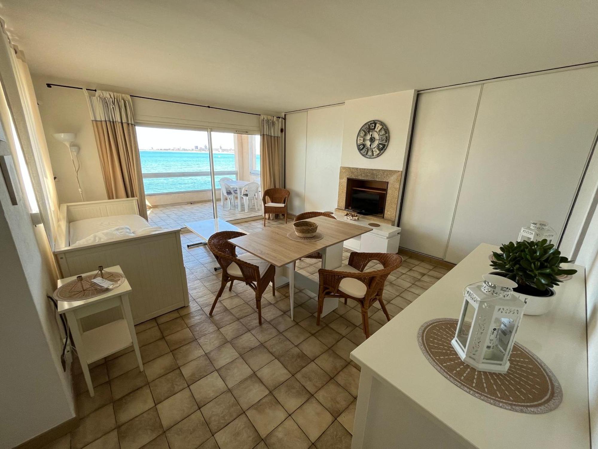 1er étage, front de mer, emplacement exceptionnel Fos-sur-Mer Extérieur photo